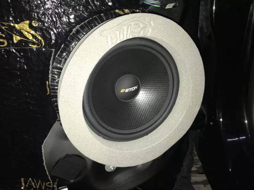 車主竟是慕名而來？-車改坊重慶店福特銳界汽車音響升級德國ETON