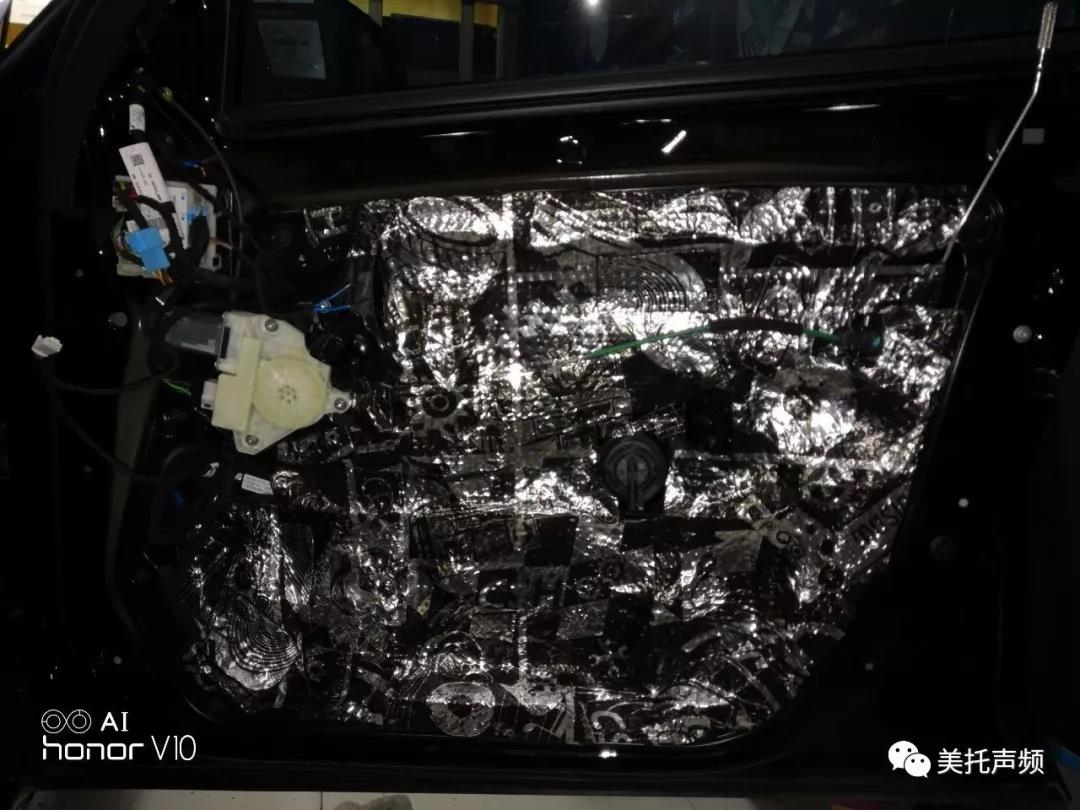 開奔馳，聽音就別將就了-車改坊鄭州卡卡汽車音響店奔馳E300音響升級德國ETON