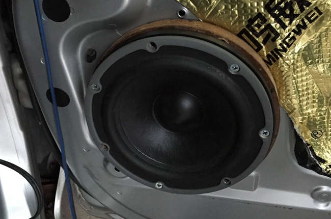 有音樂不孤獨 三鄉極速日產NV200改裝美國霸克汽