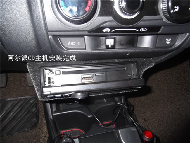 一睹簡改的震撼 大連蘋果唱響本田飛度改裝美國