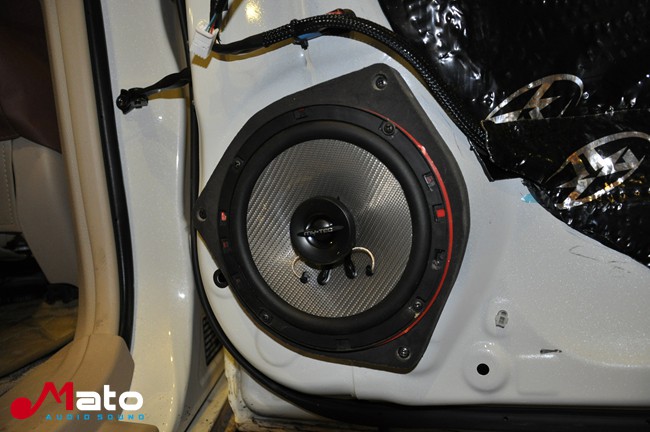 勝在后聲場 集結車尚豐田霸道改裝意大利TEC音響